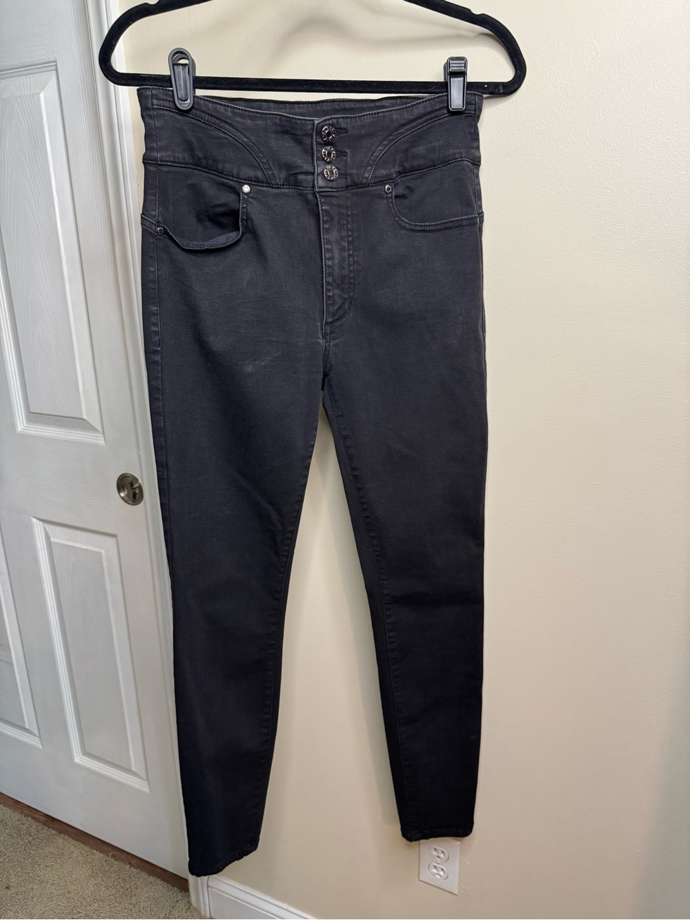 GUESS Women’s Black High-Rise Jeans size 30